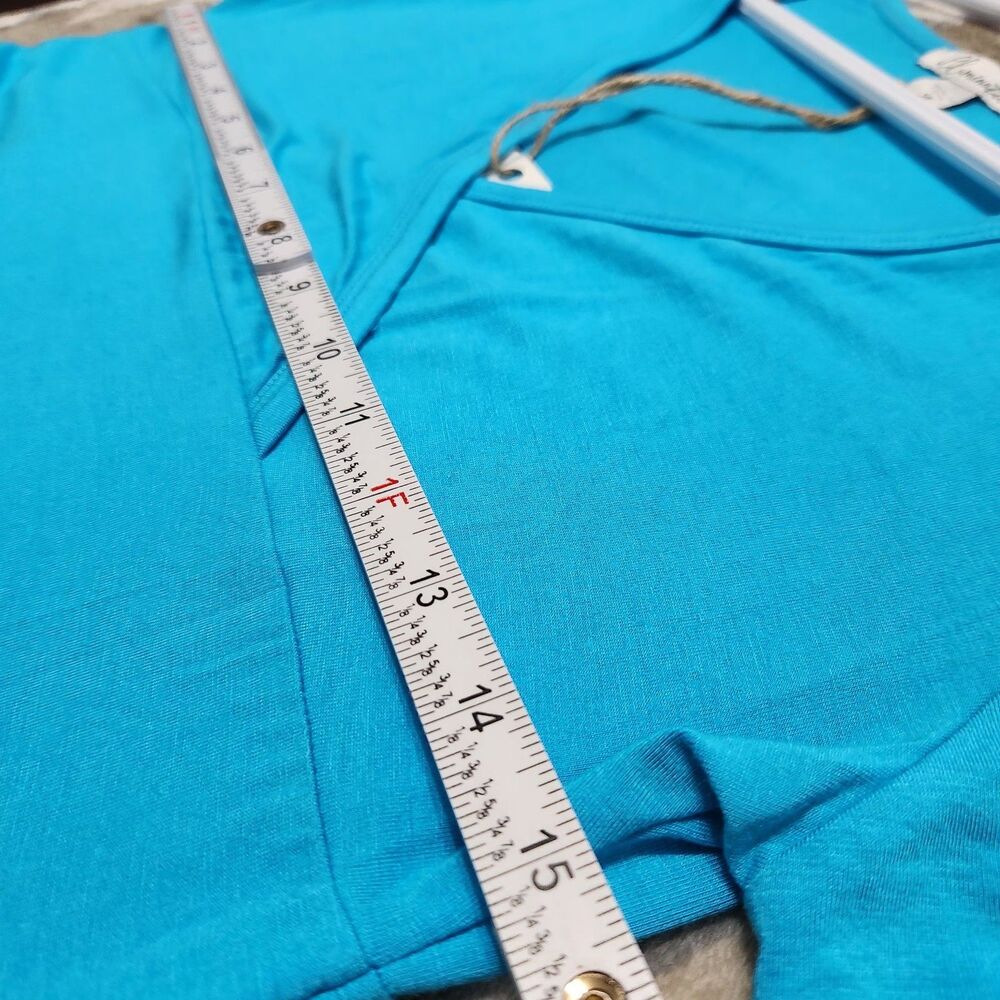 Illuminative Tunic Top Size Medium Blue Vneck Short Sleeve - Picture 2 of 14